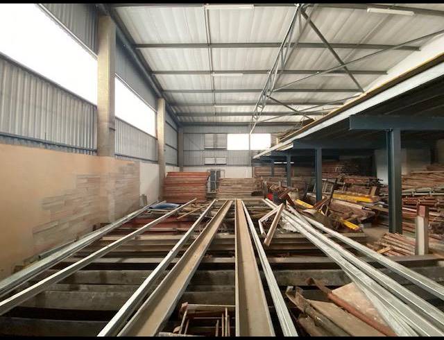 384M² WAREHOUSE TO LET IN BRIARDENE